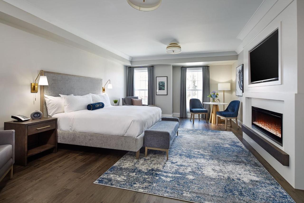 124 On Queen Hotel & Spa Niagara-on-the-Lake Dış mekan fotoğraf A guest room at the Hotel Commonwealth