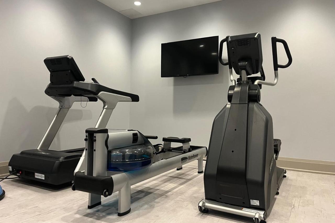 124 On Queen Hotel & Spa Niagara-on-the-Lake Dış mekan fotoğraf A treadmill and elliptical trainer