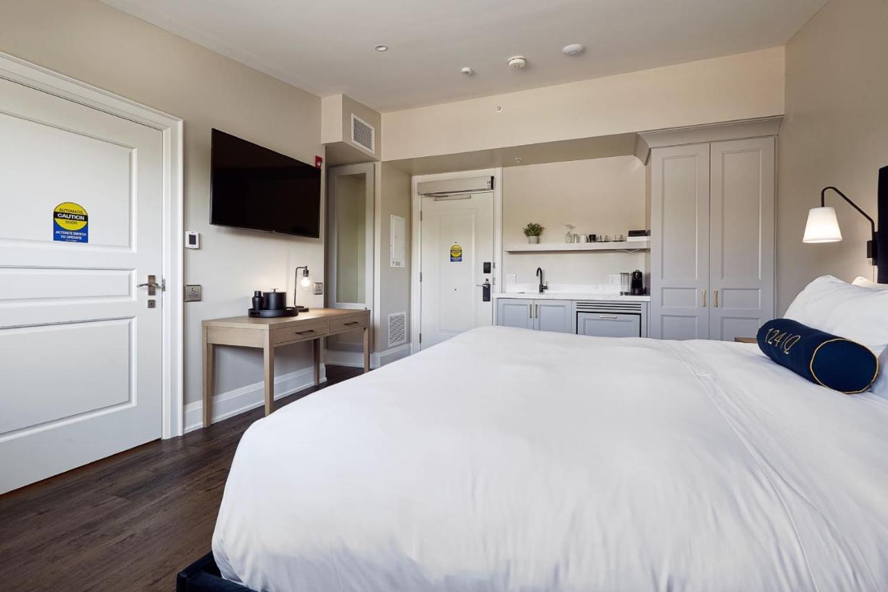 124 On Queen Hotel & Spa Niagara-on-the-Lake Dış mekan fotoğraf A room at the Hotel Casa 900