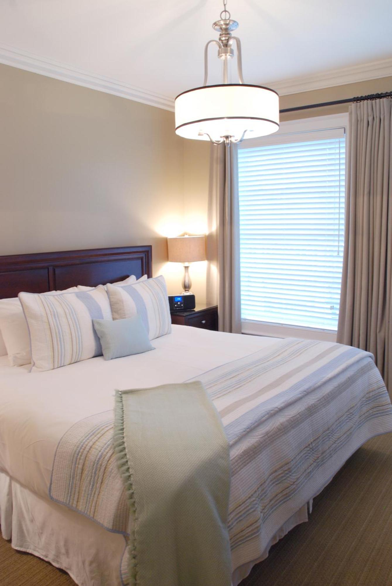 124 On Queen Hotel & Spa Niagara-on-the-Lake Dış mekan fotoğraf A bedroom