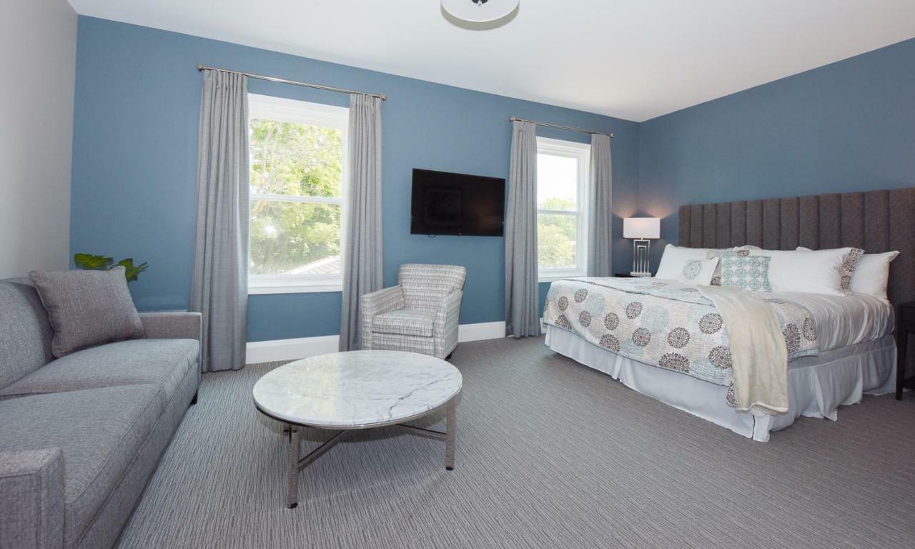 124 On Queen Hotel & Spa Niagara-on-the-Lake Dış mekan fotoğraf A room at the Inn at the Opera