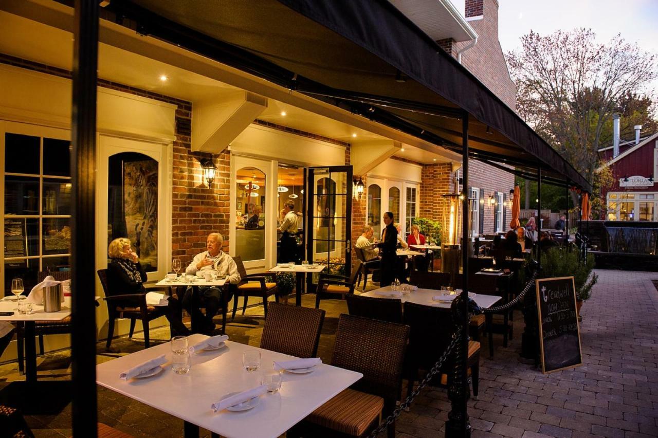 124 On Queen Hotel & Spa Niagara-on-the-Lake Dış mekan fotoğraf The restaurant in 2011