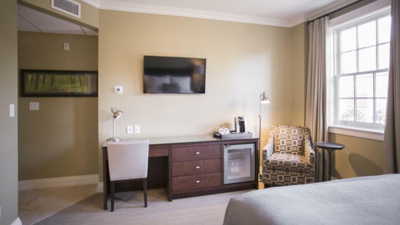 124 On Queen Hotel & Spa Niagara-on-the-Lake Dış mekan fotoğraf A room at the Hotel Vermont