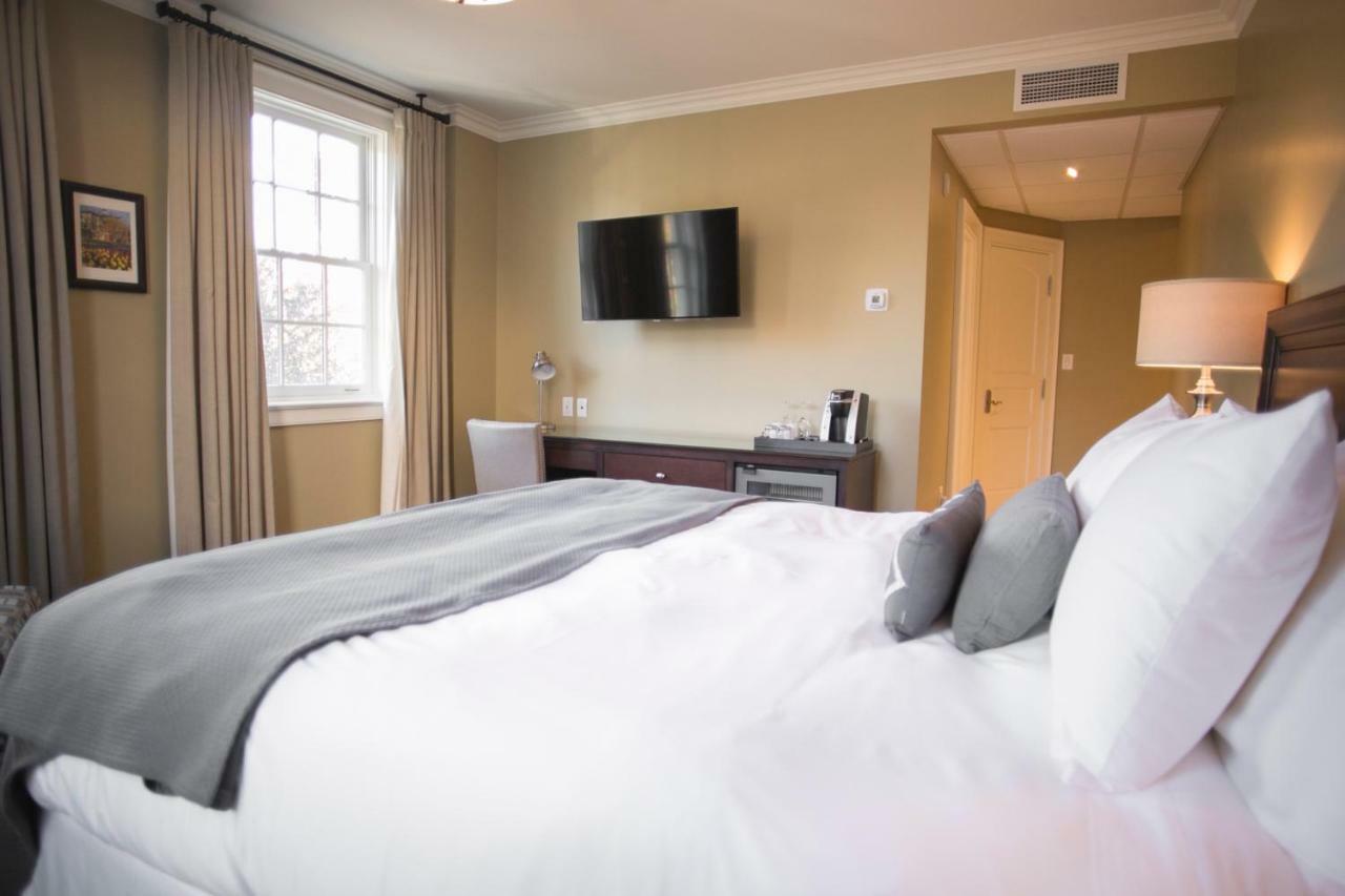 124 On Queen Hotel & Spa Niagara-on-the-Lake Dış mekan fotoğraf A room at the Inn at 97W