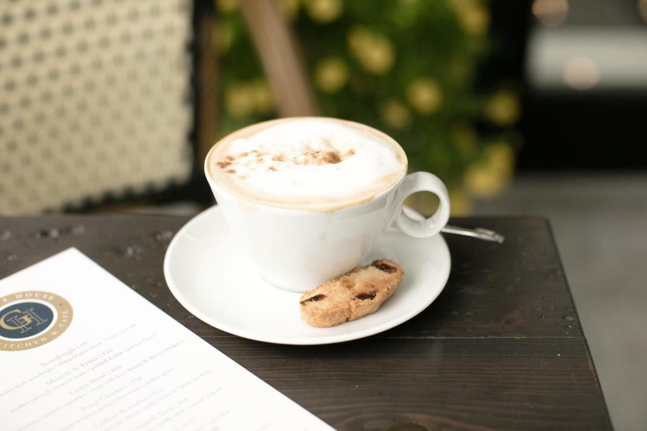 124 On Queen Hotel & Spa Niagara-on-the-Lake Dış mekan fotoğraf A cappuccino