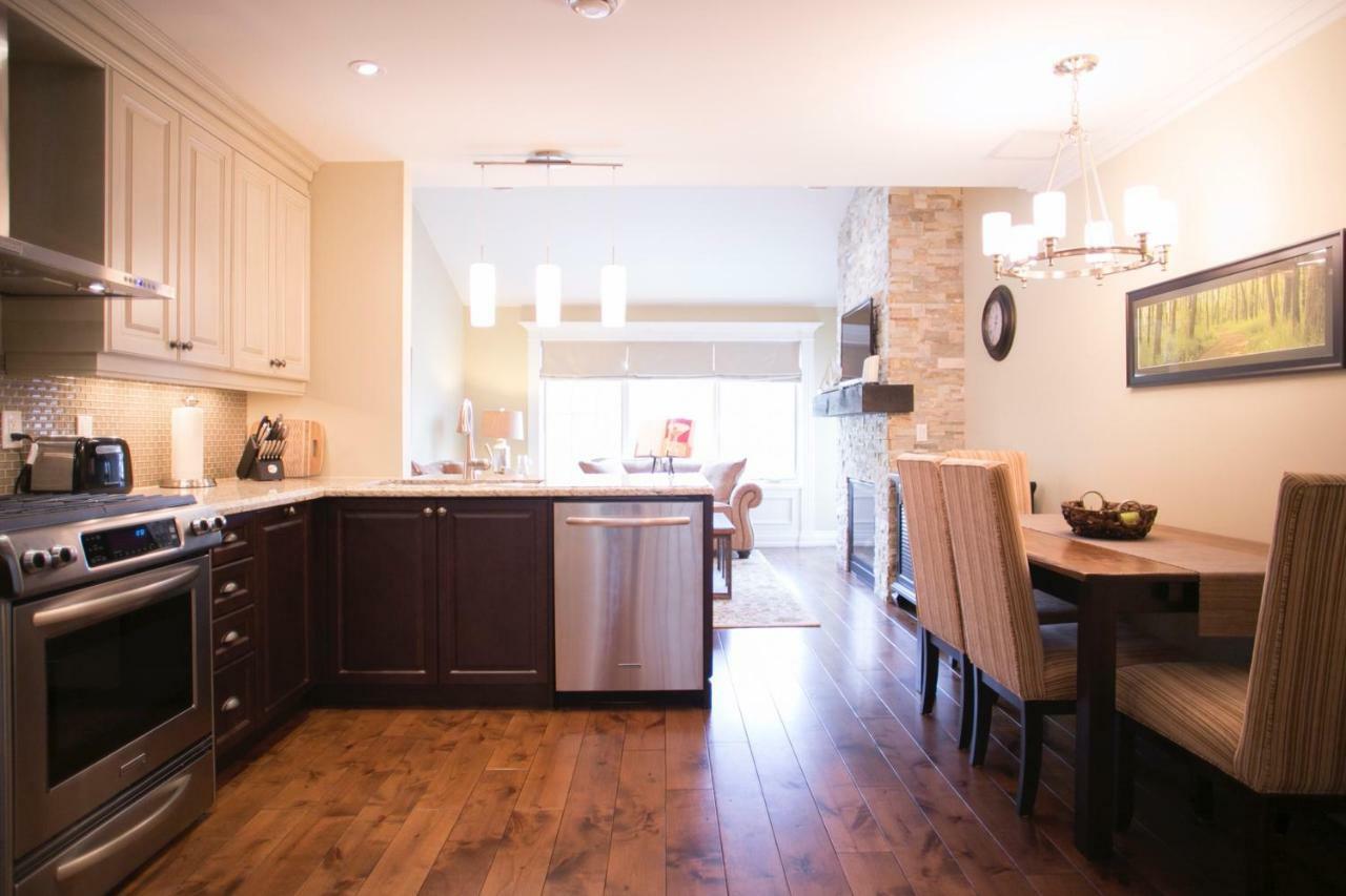 124 On Queen Hotel & Spa Niagara-on-the-Lake Dış mekan fotoğraf A kitchen in a typical condominium